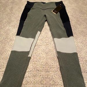 Calia by Carrie Underwood leggings